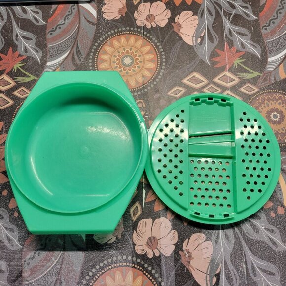 Vintage 1950's Jadeite Mint Green 2 Piece Cheese Grater Slicer - Picture 5 of 6